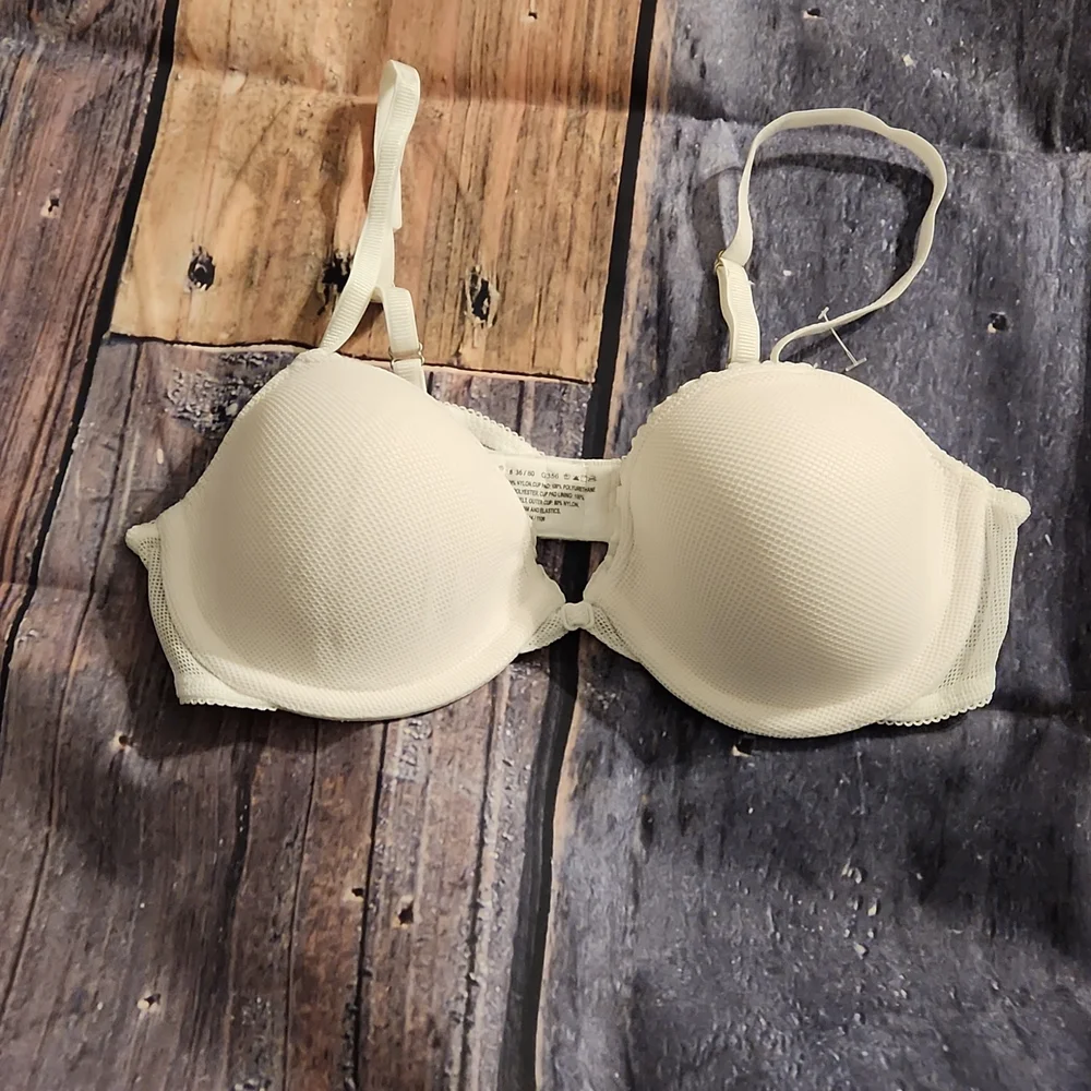 Bras - Picture 3 of 4